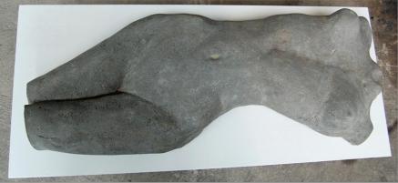 weiblicher Torso, 2009, Beton